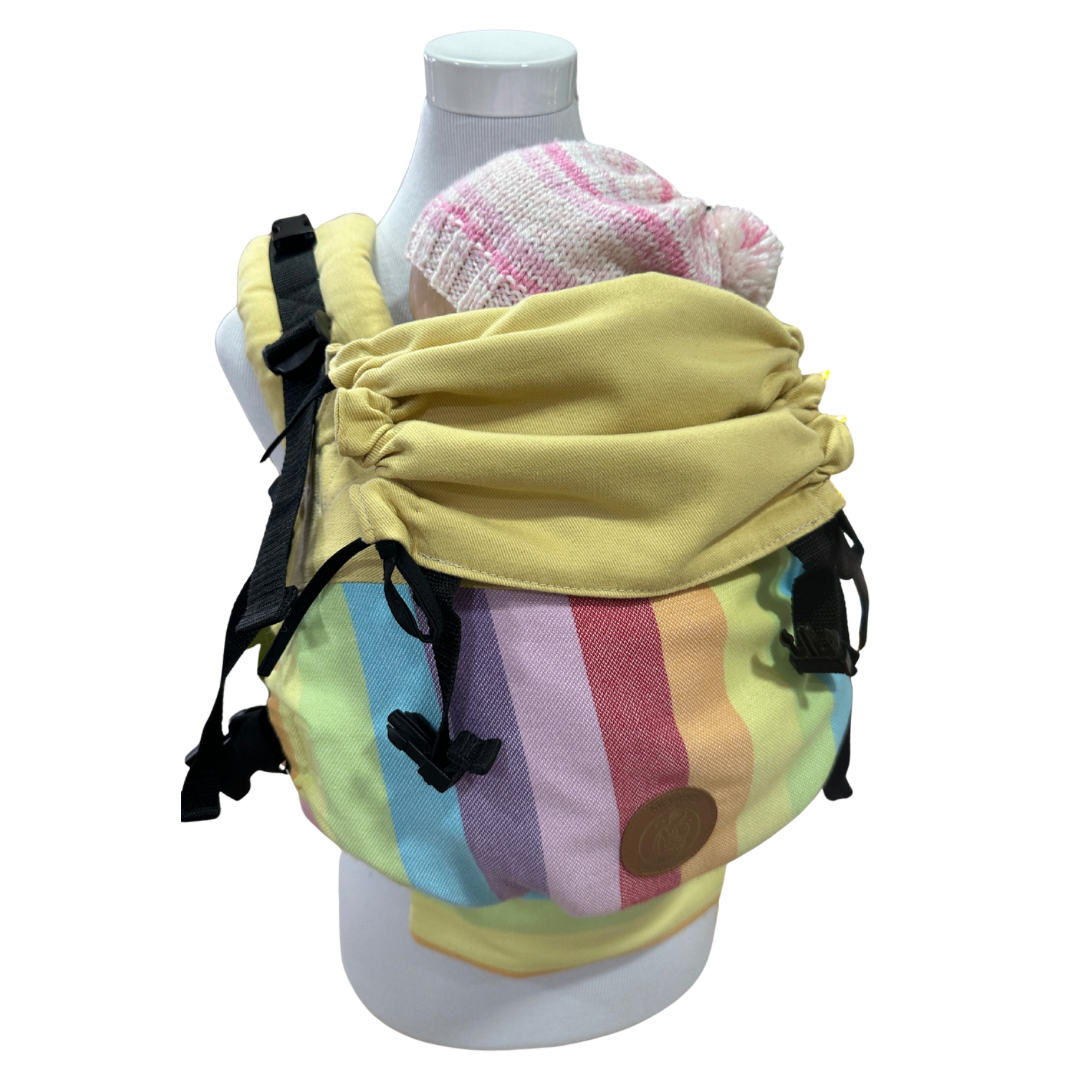 Mochila Primera Etapa Amarillo Bebé Fular Arcoíris Vertical
