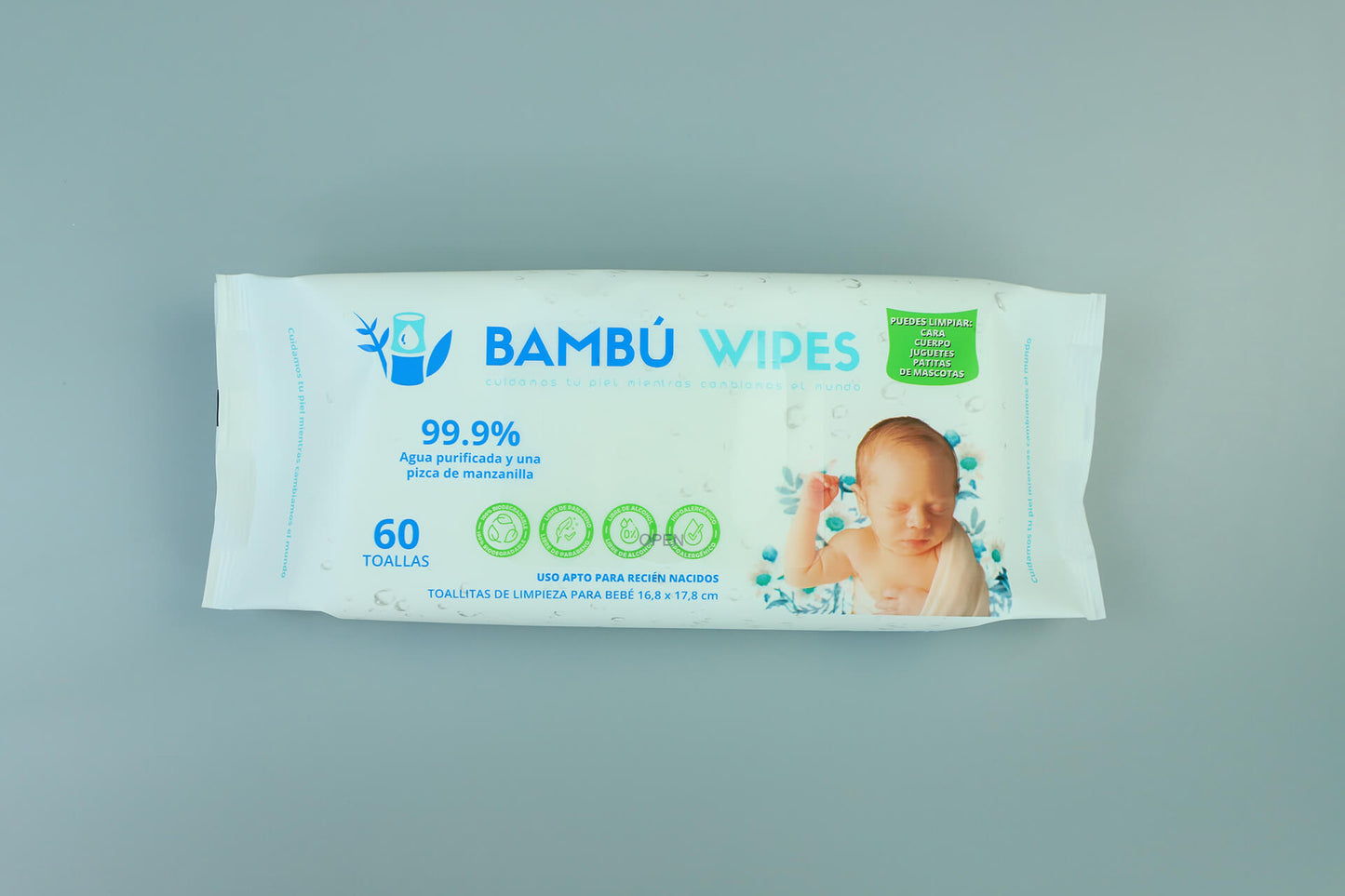 Pack ecológico para bebés con toallas húmedas, mochila con broche y cubiertos twistshake.