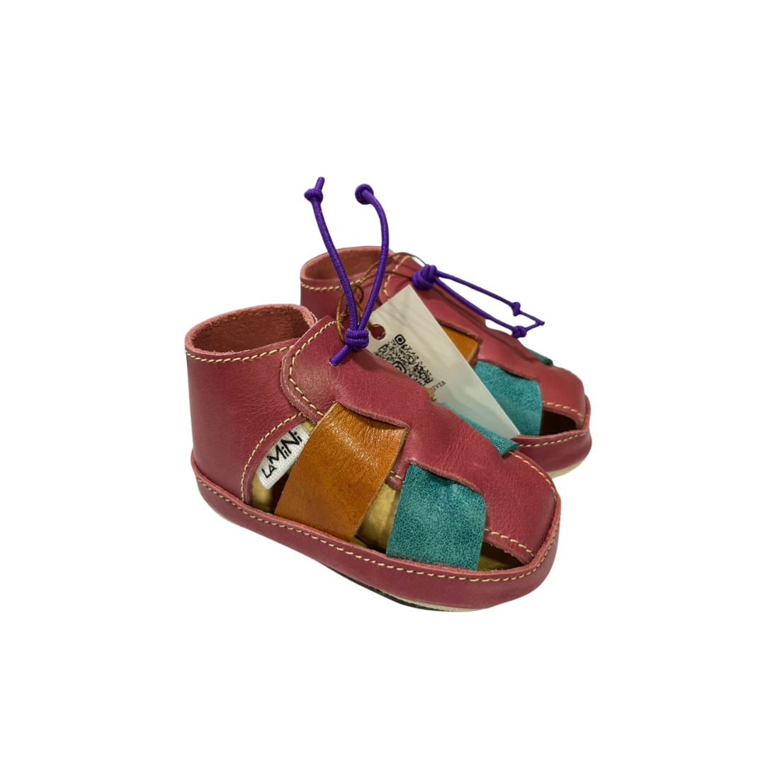 Sandalia ergonómica para bebés Peumo 100% cuero con suela antideslizante reciclada.